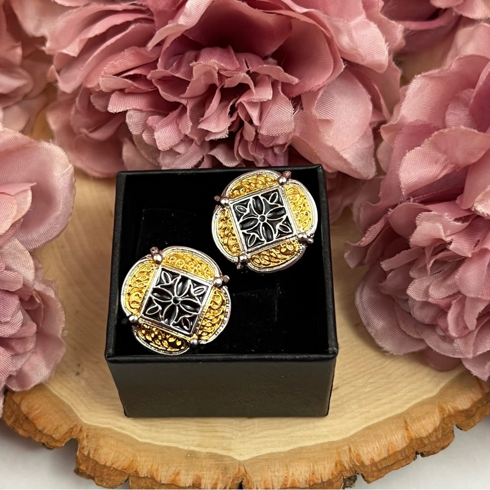 Elegant Gold and Black Cufflinks with Silver Fleury Cross - Picture 15 of 16